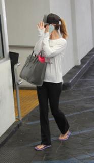 Lori Loughlin feet photo thumbnail