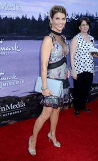 Lori Loughlin feet photo thumbnail
