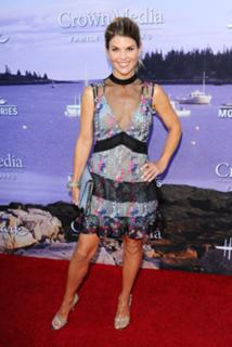 Lori Loughlin feet photo thumbnail