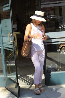 Lori Loughlin feet photo thumbnail