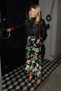 Lori Loughlin feet photo thumbnail