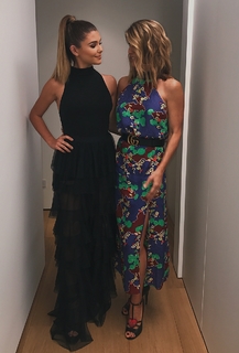 Lori Loughlin feet photo thumbnail