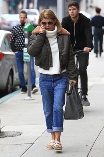 Lori Loughlin feet photo thumbnail