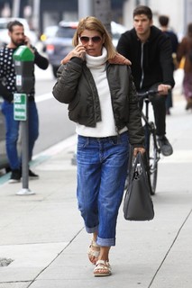 Lori Loughlin feet photo thumbnail