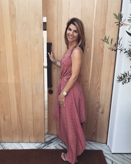 Lori Loughlin feet photo thumbnail