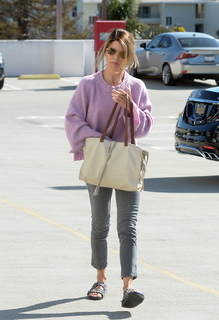 Lori Loughlin feet photo thumbnail