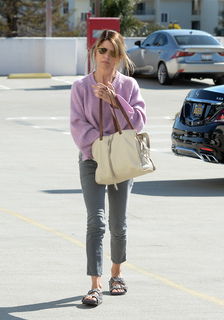 Lori Loughlin feet photo thumbnail