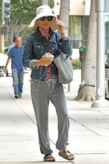 Lori Loughlin feet photo thumbnail