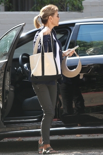 Lori Loughlin feet photo thumbnail