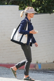 Lori Loughlin feet photo thumbnail