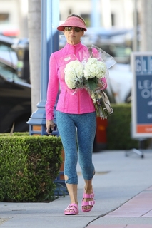 Lori Loughlin feet photo thumbnail