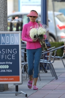Lori Loughlin feet photo thumbnail