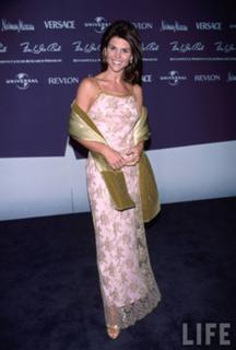 Lori Loughlin feet photo thumbnail