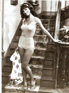 Lori Saunders feet photo 20