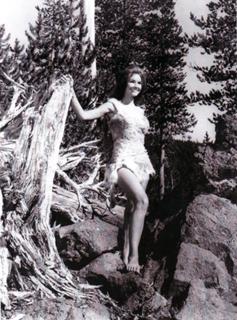 Lori Saunders feet photo 13