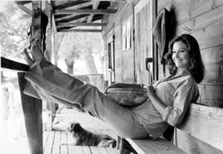 Lori Saunders feet photo 1