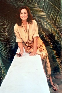 Lori Saunders feet photo 9