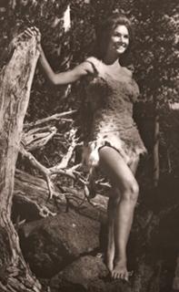 Lori Saunders feet photo 3