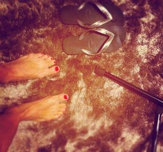 Lorie feet photo thumbnail