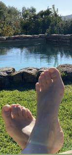 Lorie feet photo thumbnail