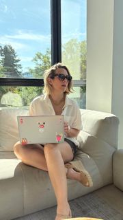 Lorie feet photo thumbnail