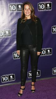 Lorraine Bracco feet photo thumbnail