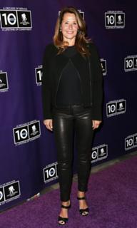 Lorraine Bracco feet photo thumbnail
