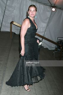 Lorraine Bracco feet photo thumbnail