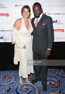 Lorraine Bracco feet photo thumbnail