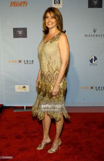 Lorraine Bracco feet photo thumbnail