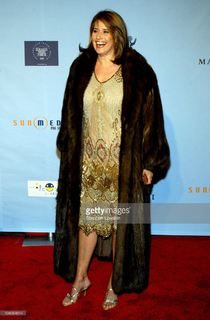 Lorraine Bracco feet photo thumbnail