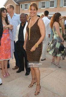 Lorraine Bracco feet photo thumbnail