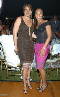 Lorraine Bracco feet photo thumbnail