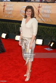 Lorraine Bracco feet photo thumbnail