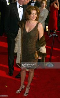 Lorraine Bracco feet photo thumbnail