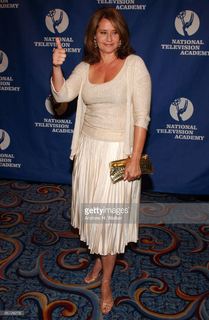 Lorraine Bracco feet photo thumbnail