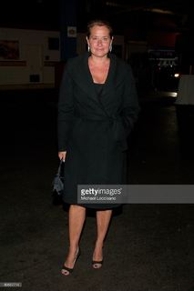Lorraine Bracco feet photo thumbnail