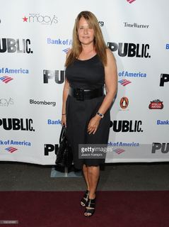 Lorraine Bracco feet photo thumbnail