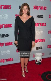 Lorraine Bracco feet photo thumbnail