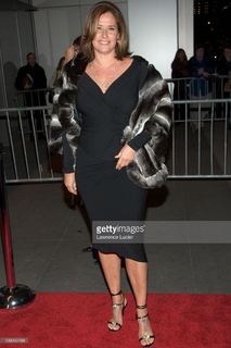 Lorraine Bracco feet photo thumbnail