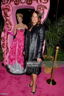 Lorraine Bracco feet photo thumbnail