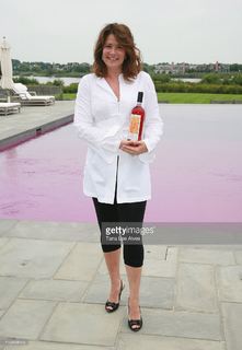 Lorraine Bracco feet photo thumbnail
