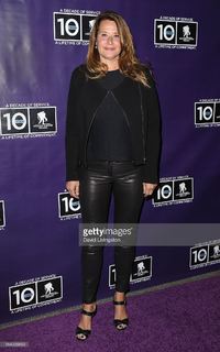 Lorraine Bracco feet photo thumbnail