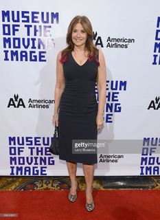 Lorraine Bracco feet photo thumbnail