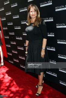 Lorraine Bracco feet photo thumbnail