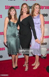 Lorraine Bracco feet photo thumbnail