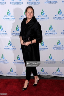 Lorraine Bracco feet photo thumbnail