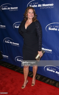 Lorraine Bracco feet photo thumbnail