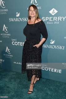 Lorraine Bracco feet photo thumbnail