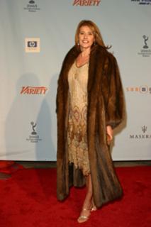Lorraine Bracco feet photo thumbnail